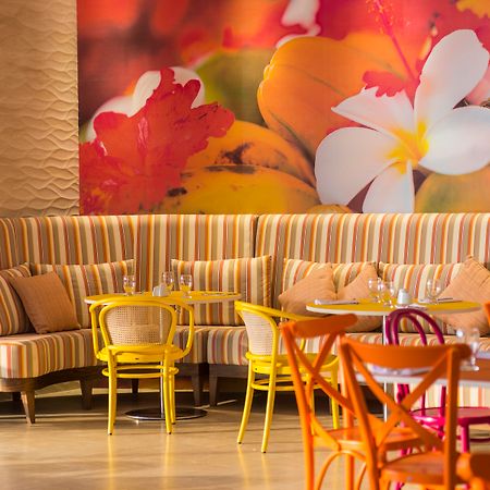 Radisson Cartagena Ocean Pavillion Hotel Exterior photo Interior of the restaurant