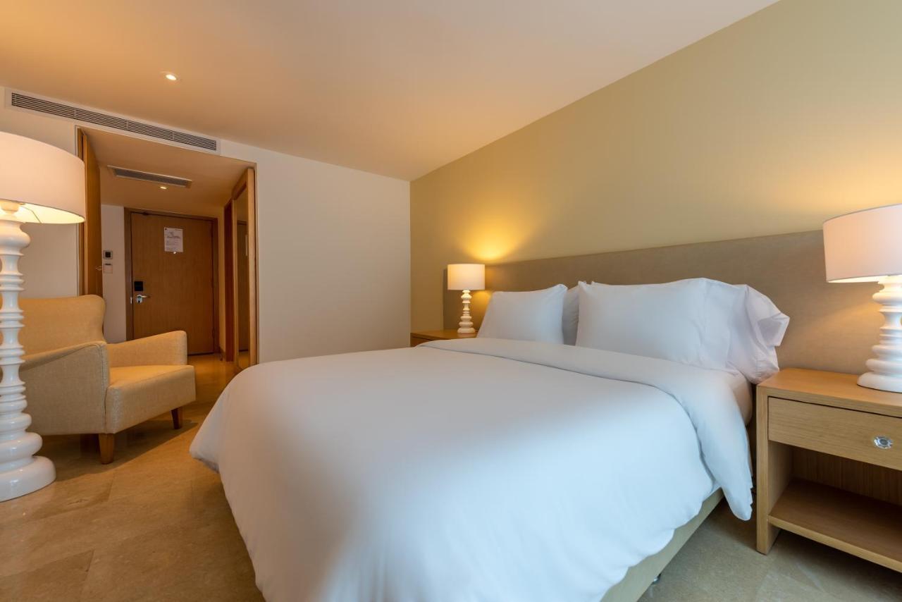 Radisson Cartagena Ocean Pavillion Hotel Exterior photo A room at the hotel