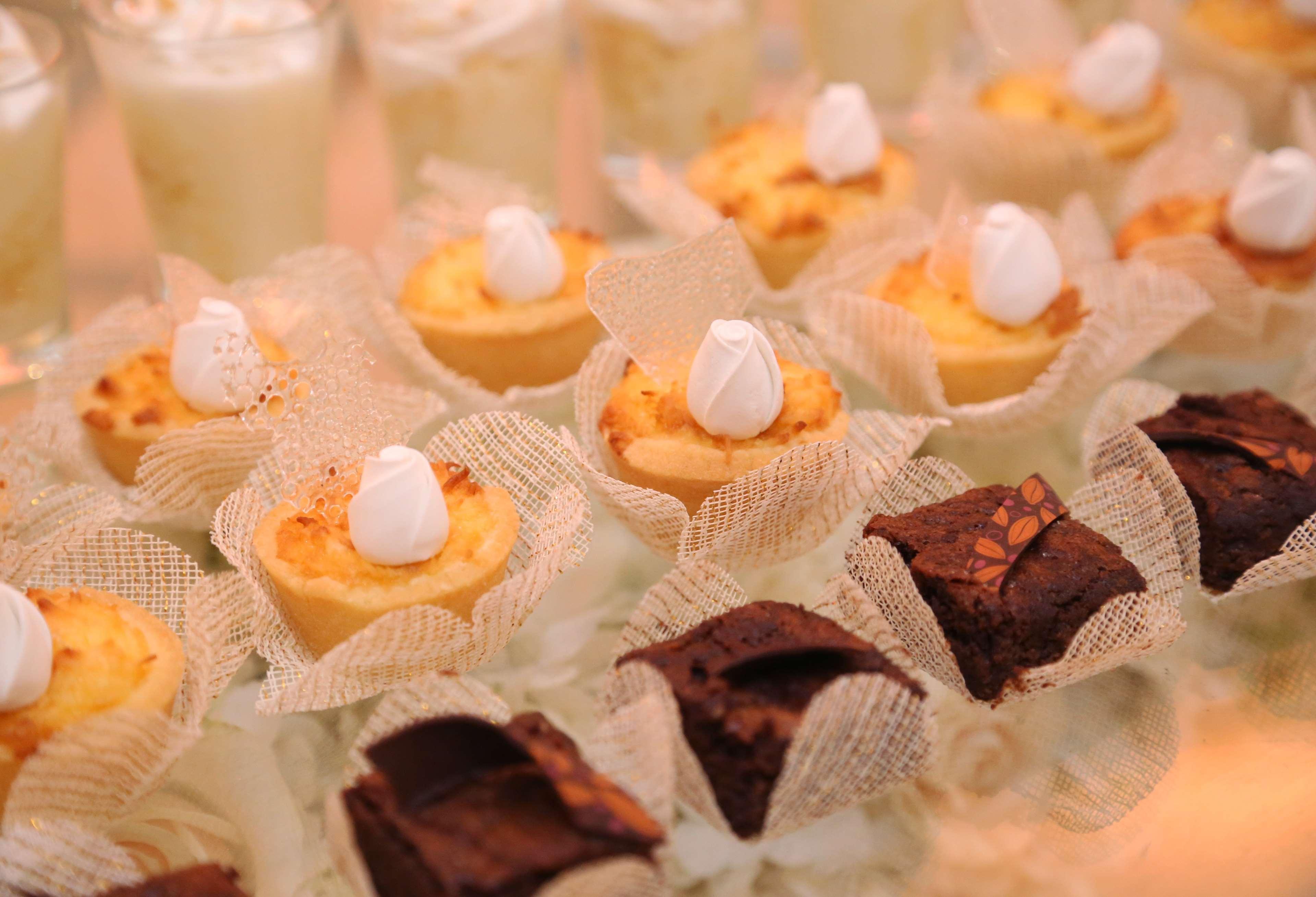 Radisson Cartagena Ocean Pavillion Hotel Exterior photo A selection of petit fours