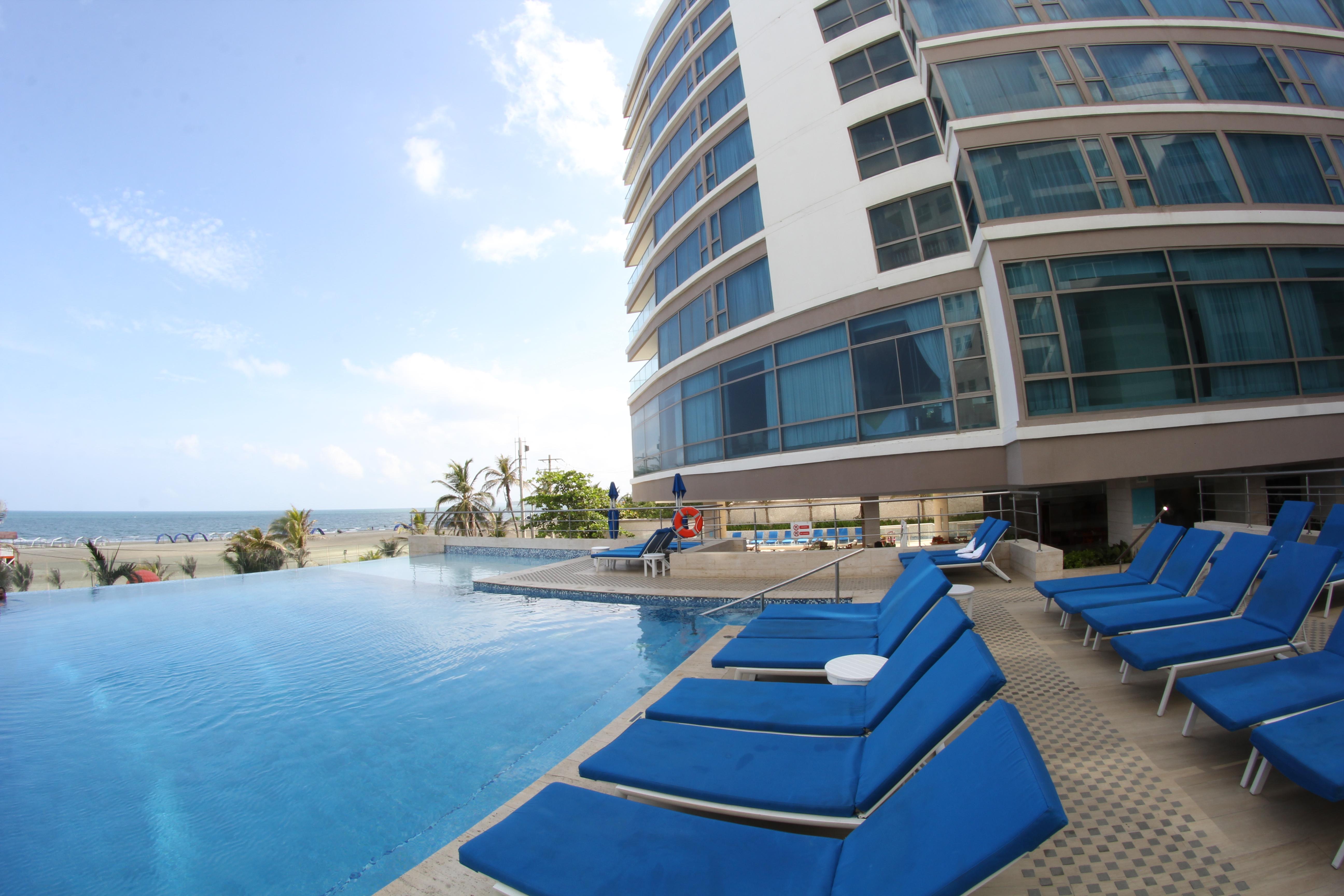Radisson Cartagena Ocean Pavillion Hotel Exterior photo Infinity pool at the hotel