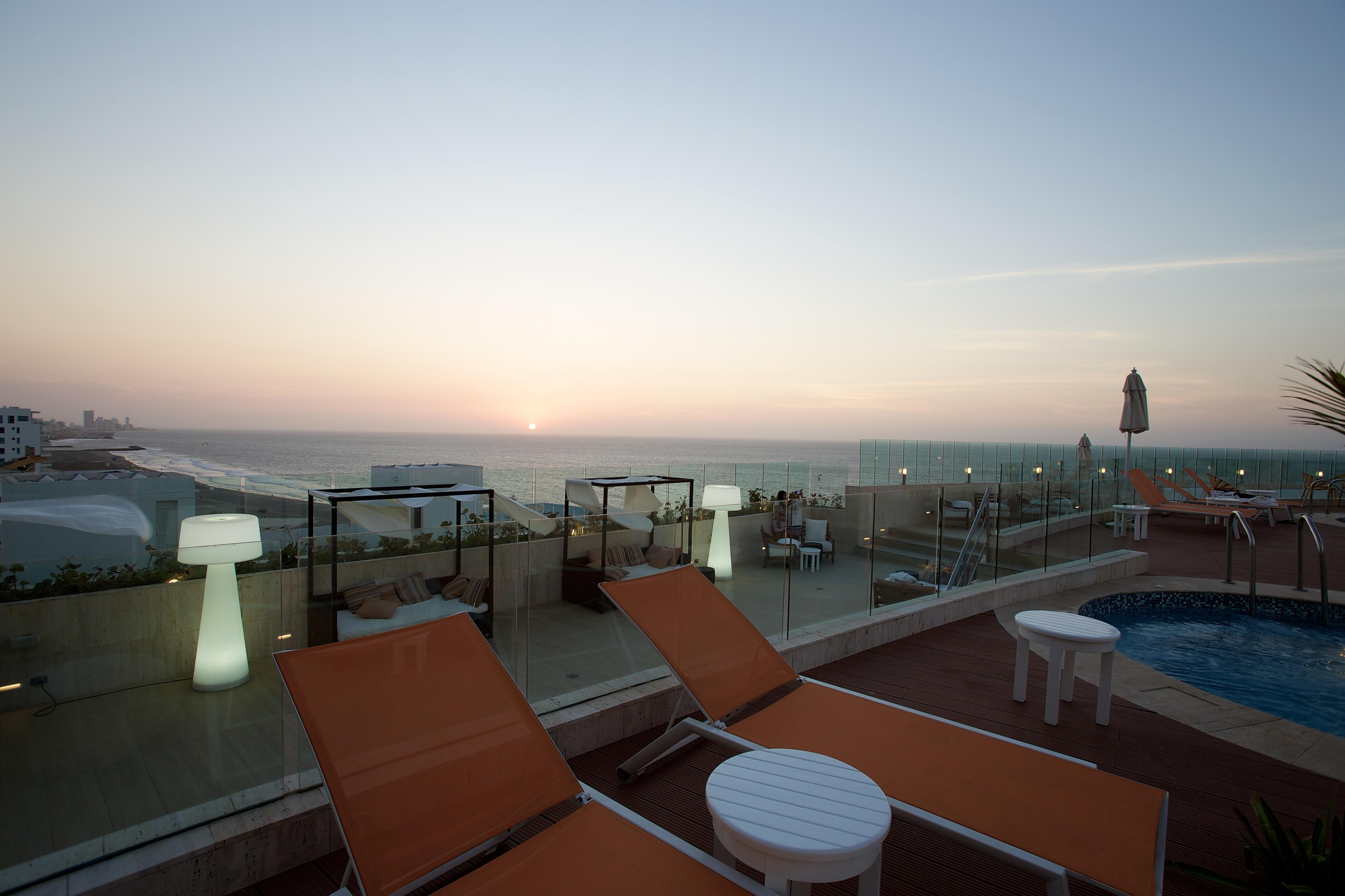 Radisson Cartagena Ocean Pavillion Hotel Exterior photo Rooftop pool at the hotel